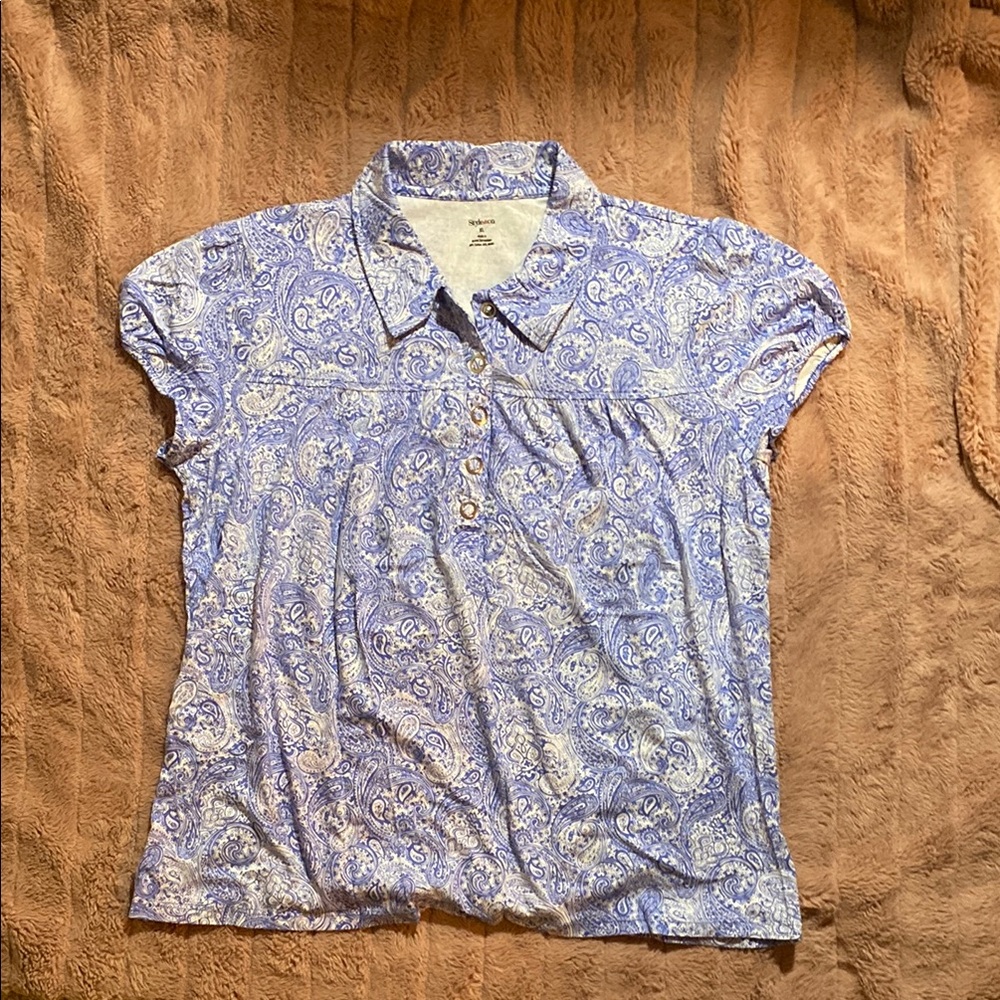 Women’s NWOT blue and white paisley button down shirt
